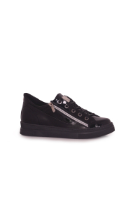  Ladies leather/patent leather shoes H1-15-400